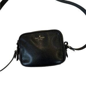 Women’s Black Kate Spade cross body purse.